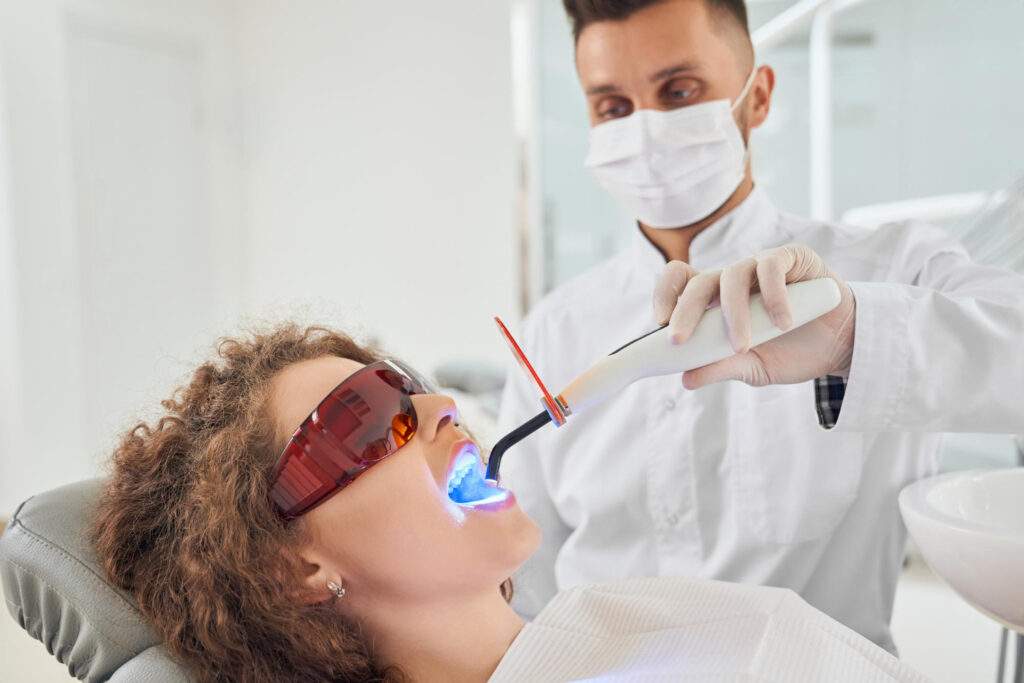 Blanqueamiento dental profesional: Recupera el brillo natural de tu sonrisa