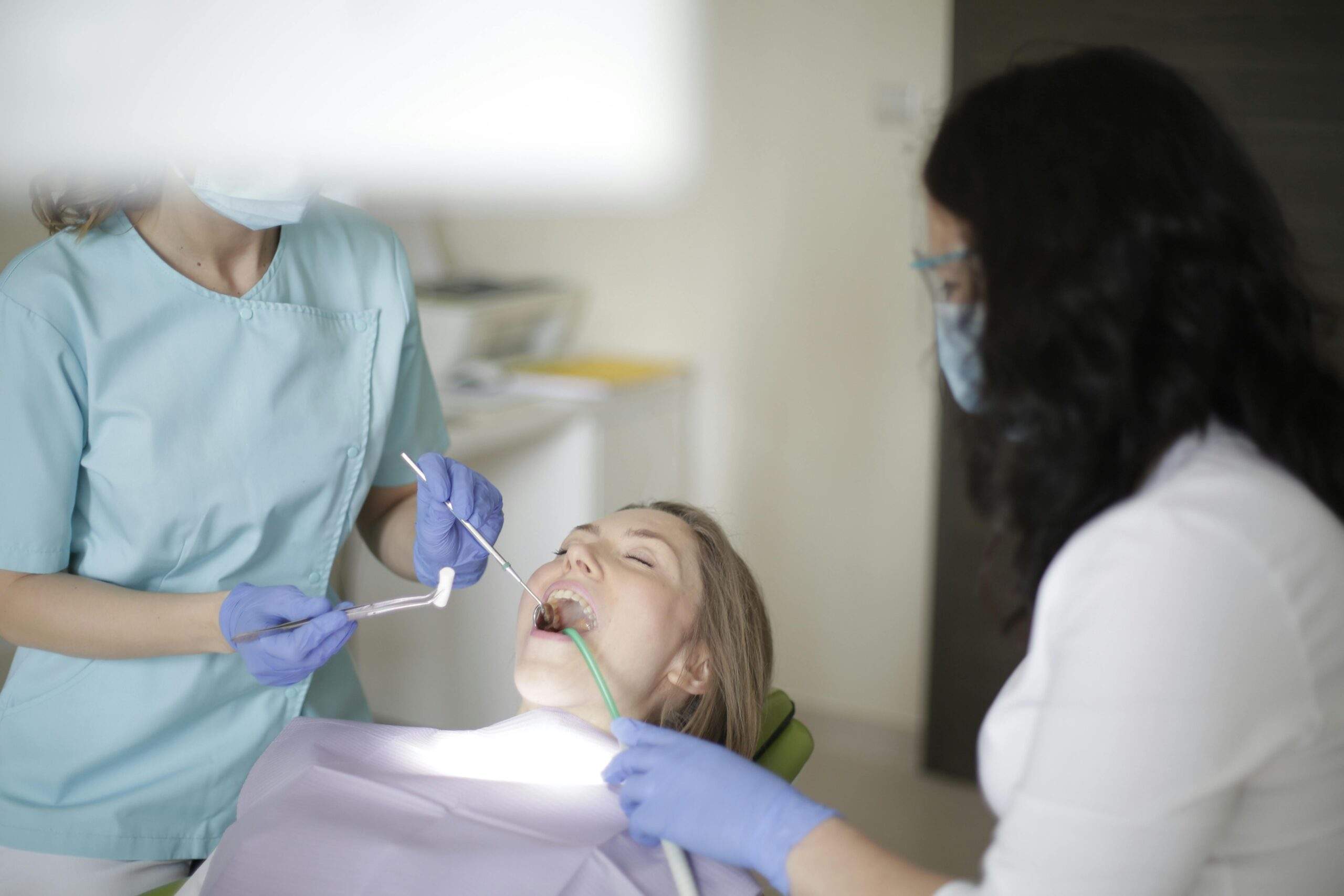 Endodoncia unirradicular, birradicular y multiradicular: ¿Cuál es el tratamiento adecuado para tu diente?
